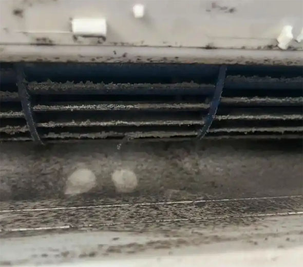 海东空调吹的风有股烧焦味是怎么回事